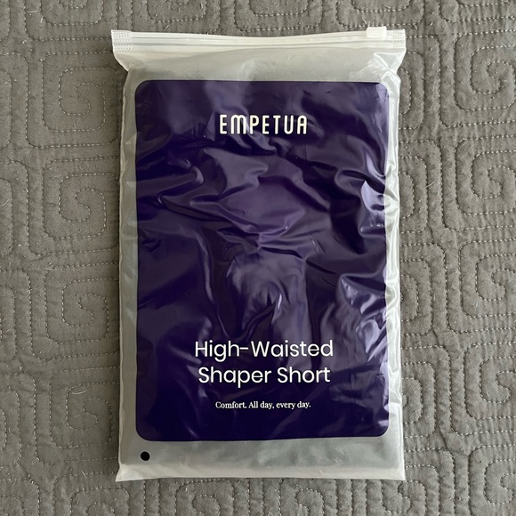 Empetua High-Waisted Shaper Short - Picture 3 of 4